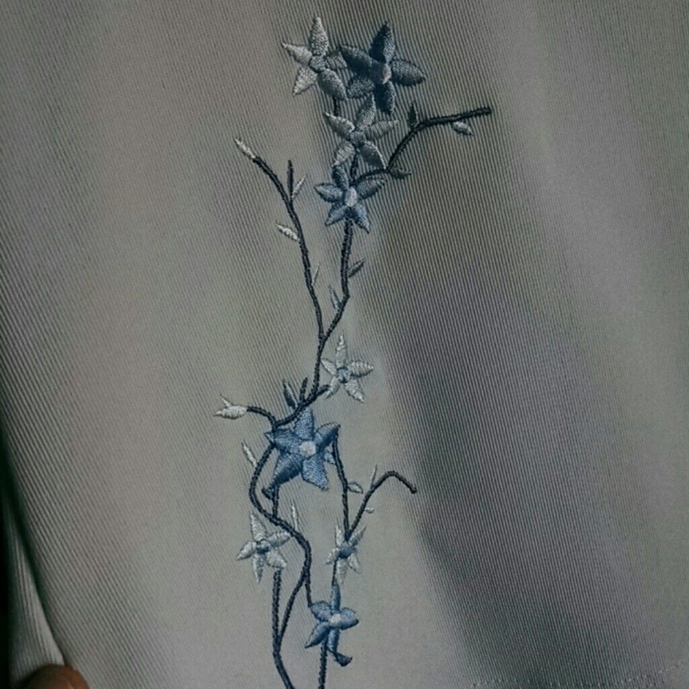 Embroidered tee - Picture 2 of 4